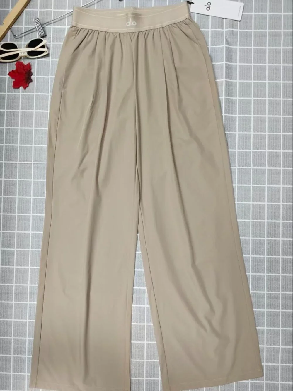 NWT👩‍⚖ALO Yoga Suit Up Relaxed Fit Trouser Gravel Color,30” Inseam🌛Lightweight
